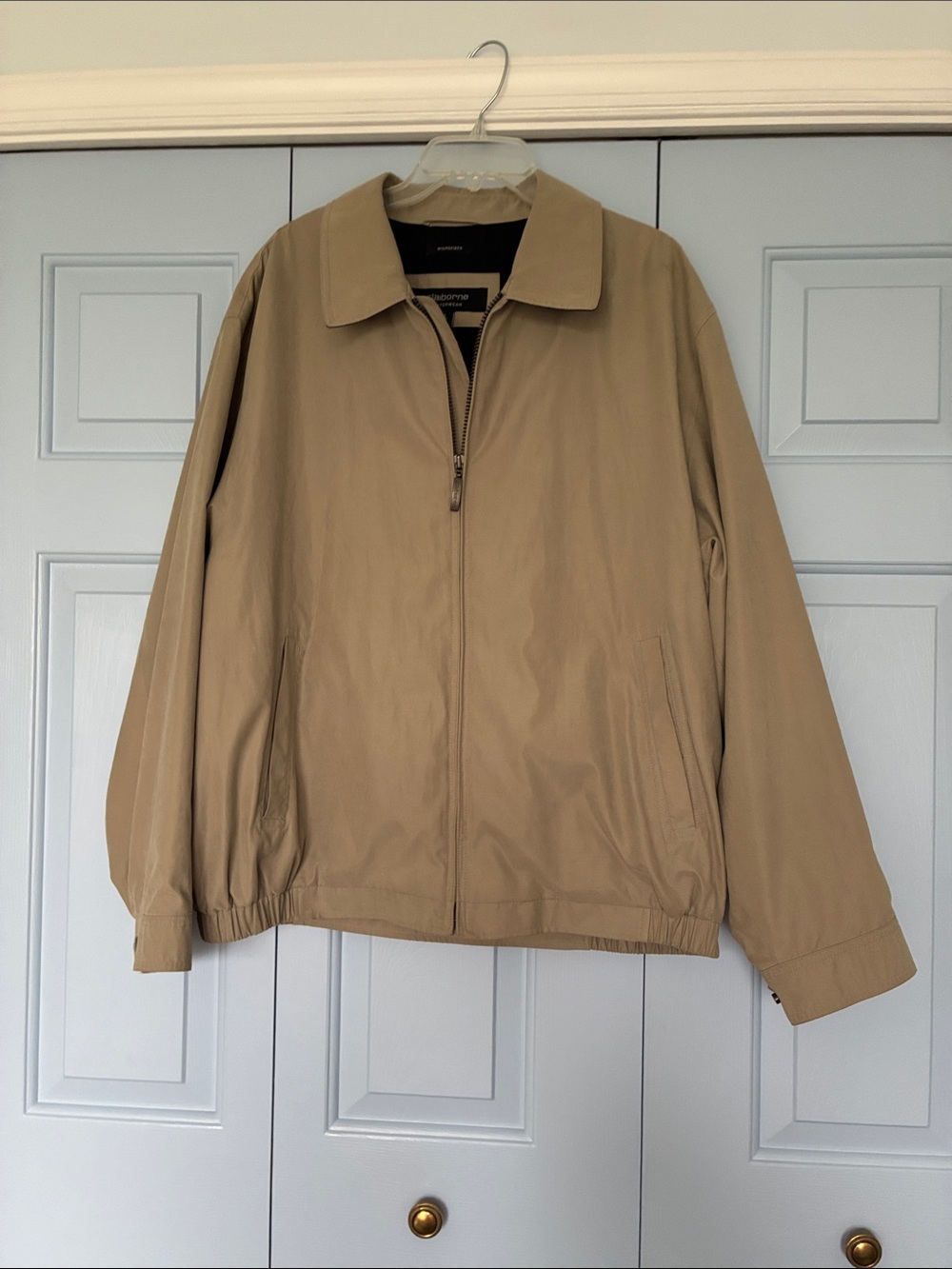 Liz Claiborne Men's Lightweight Jacket in Khaki